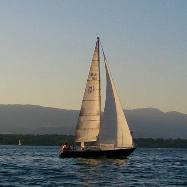 sailing-on-lake-geneva-e1426086718862
